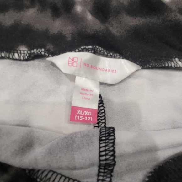 No Boundaries XL Black Cream Tie-Dye Flare Pants Striped Stretch Boho Wide Leg - Picture 2 of 16